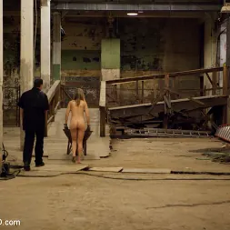 Chastity Lynn en Entrenamiento de esclava de Chastity Lynn Día 1: Encontrar su propósito (foto 12) Chastity Lynn en 'Kink' Entrenamiento de esclava de Chastity Lynn Día 1: Encontrar su propósito (Miniatura 12)