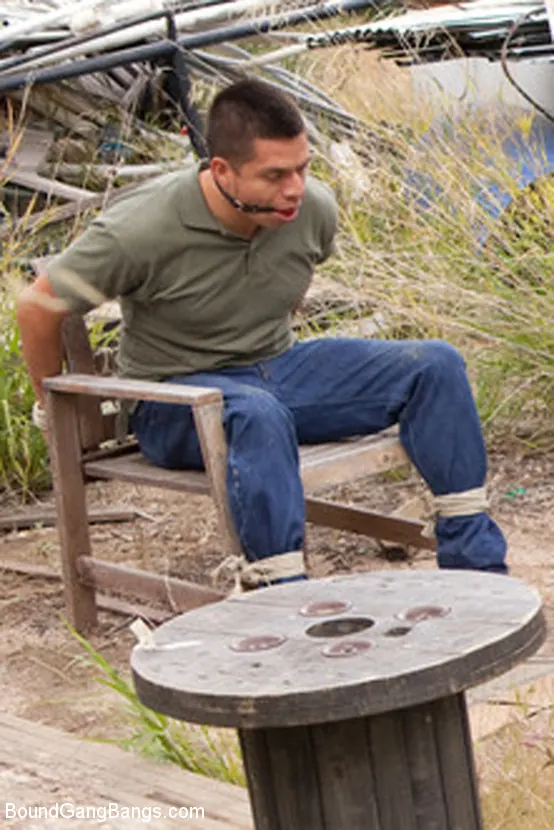 Kink 'La mejor pesadilla de la Tierra con Chastity Lynn en su primer gangbang publicado' protagonizando Chastity Lynn (foto 10)