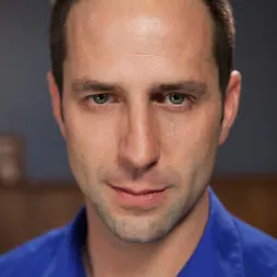 Cherie Deville に 'Kink' 巨大な巨乳のブロンドは、タイトなボンデージで激しくファックされる (サムネイル 11)