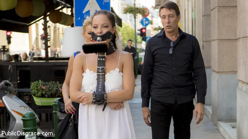 Cherry Kiss in 'Dolly Diore's All Out Public Fuckfest' from 'Kink' (Photo 2) Kink 'Dolly Diore's All Out Public Fuckfest' starring Cherry Kiss (Photo 2)