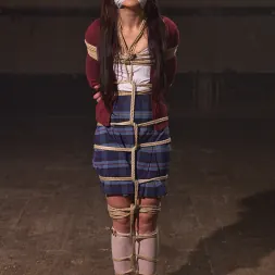 Cherry Torn en 'Kink' ¡Joven de 20 años se somete a sus fantasías lésbicas BDSM más oscuras! (Miniatura 15)