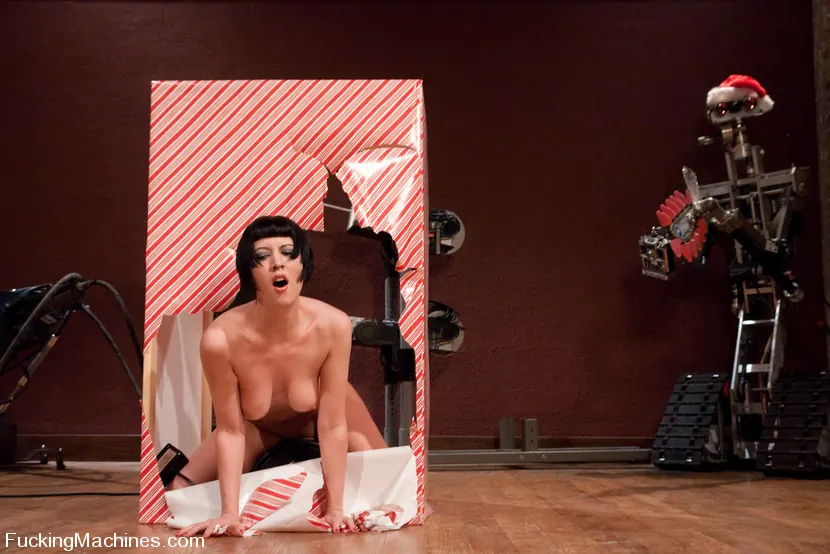 Kink 'All Sybian Bonus Update Happy Holidays from FuckingMachines.com' starring Cherry Torn (Photo 9)