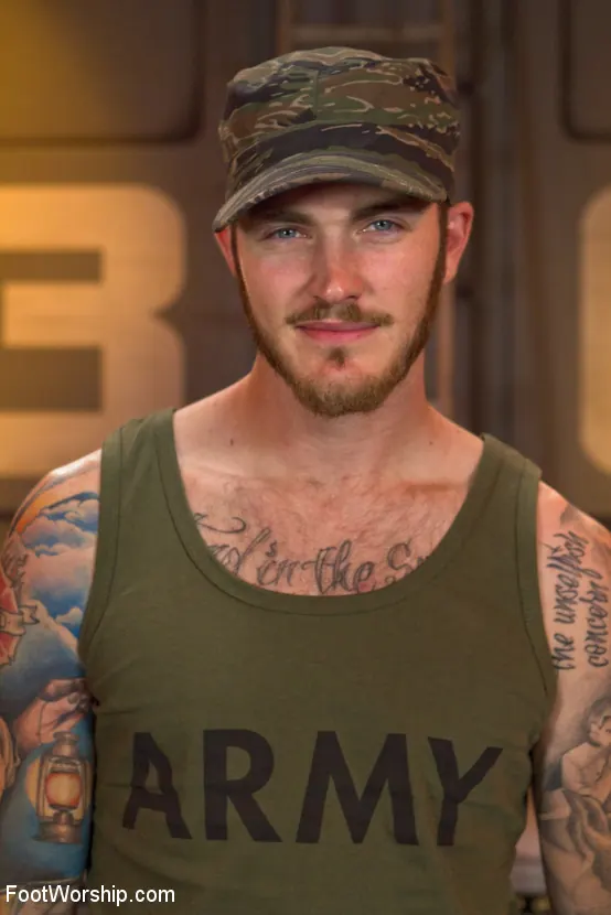 Kink 'Chicas lamiendo botas: segunda parte' protagonizando Cherry Torn (foto 1)