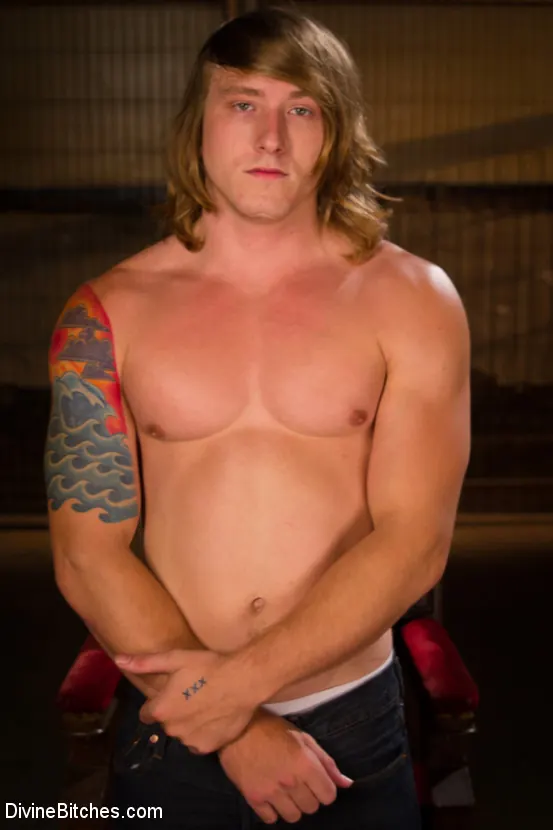 Kink 'Remolacha roja atada, regañada y golpeada' protagonizando Cherry Torn (foto 2)