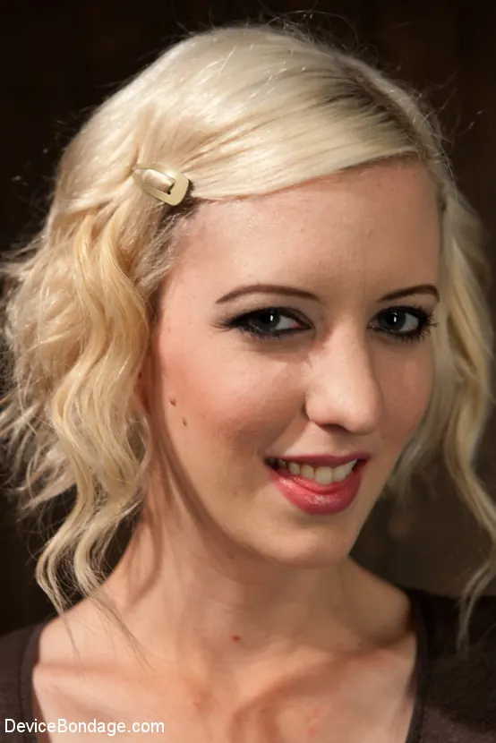 Kink 'Cereza rasgada' protagonizando Cereza rasgada (foto 2)