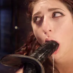 Cherry Torn en 'Kink' Fucks and Hazes Electroslut Nikki Nightly! (Miniatura 12)