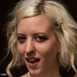 Cherry Torn en 'Kink' gets all tore up as she gets her ass whipped all to hell! (Miniatura 4)