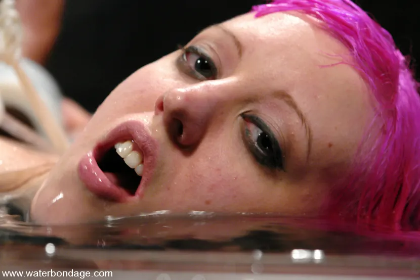 Kink 'is Pink hot!' protagonizando Cherry Torn (foto 11)