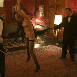 Cherry Torn en 'Kink' Cena del Director: Un brindis por alimentar al castillo (Miniatura 9)