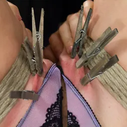 Cherry Torn en 'Kink' Mangles atados de pies y manos, cereza desgarrada (Miniatura 13)