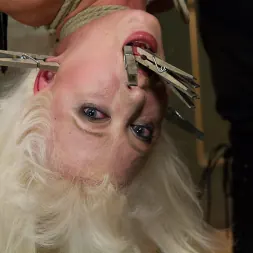 Cherry Torn en 'Kink' Mangles atados de pies y manos, cereza desgarrada (Miniatura 15)