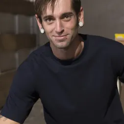 Cherry Torn en 'Kink' Johnson and Pecker Moving: Empacando su caja desde 1969 (Miniatura 1)