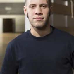 Cherry Torn en 'Kink' Johnson and Pecker Moving: Empacando su caja desde 1969 (Miniatura 4)