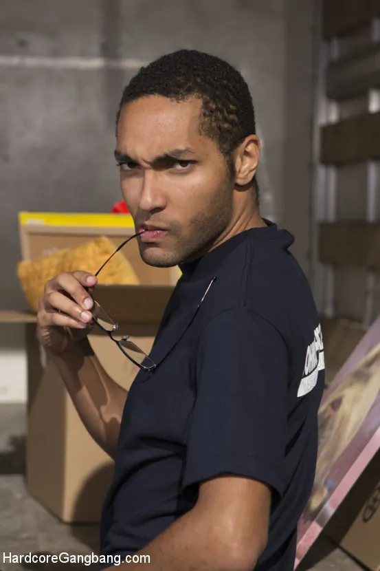 Kink 'Johnson and Pecker Moving: Empacando su caja desde 1969' protagonizando Cherry Torn (foto 5)