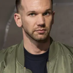 Cherry Torn en 'Kink' Johnson and Pecker Moving: Empacando su caja desde 1969 (Miniatura 18)