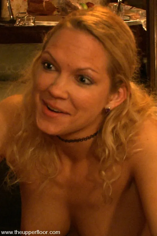 Kink 'Maquina folladora improvisada a altas horas de la noche' protagonizando Cherry Torn (foto 2)