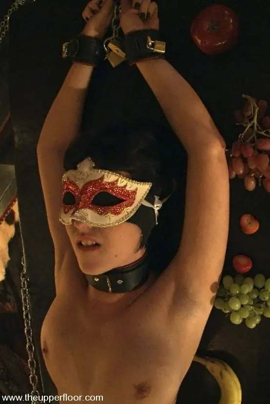 Kink 'Orgía de año nuevo' protagonizando Cherry Torn (foto 2)