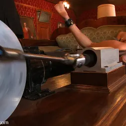 Cherry Torn en 'Kink' Sesión de servicio: Carne fresca (Miniatura 3)