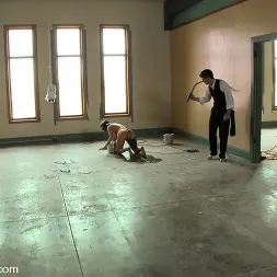 Cherry Torn en 'Kink' Sesiones de servicio: La oficina del piso superior (Miniatura 11)