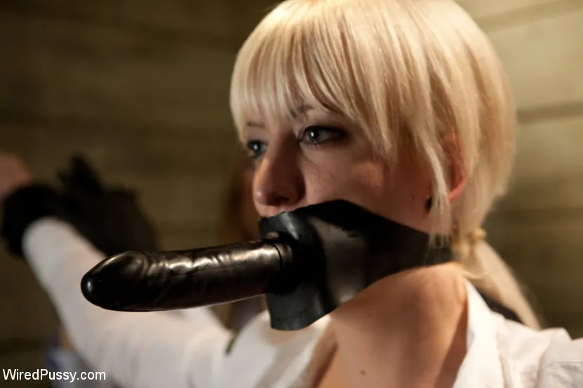 Kink 'Una agente sexy de la TSA cambia las tornas y se encuentra a sí misma siendo inspeccionada' protagonizando Cherry Torn (foto 7)