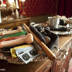 Cherry Torn en 'Kink' Entrenamiento para eventos especiales (Miniatura 1)