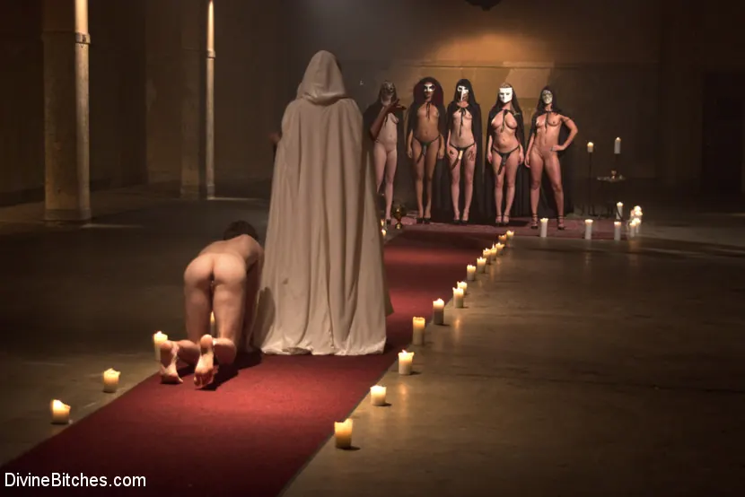 Kink 'La Sociedad Secreta Femdom del Ordeño de Próstata.' protagonizando Cherry Torn (foto 1)