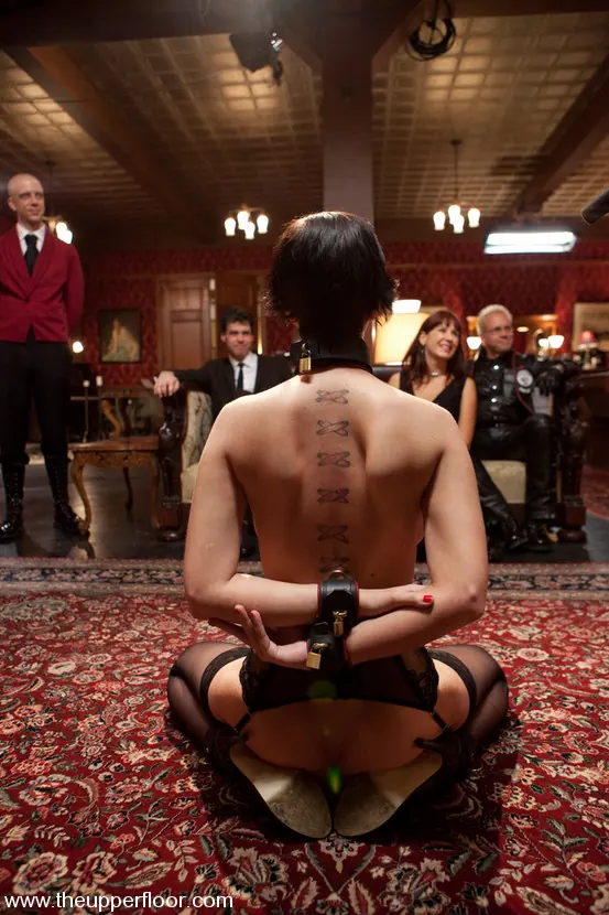 Kink 'El dilema de Torn' protagonizando Cherry Torn (foto 15)