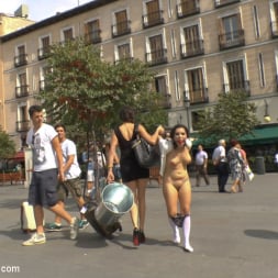 Chiara Diletto に 'Kink' マドリードの通りに完全に露出したセクシーなスペインの口が開いたキアラ (サムネイル 3)