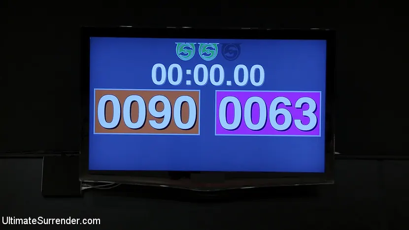 Kink 'Rubia vs. jovencita de 18 años. Ambas peleando por un lugar en el torneo SUMMER VENGEANCE aclamado mundialmente.' protagonizando Chloe Camilla (foto 7)