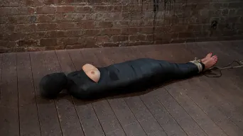 Chloe Camilla に 'Cute little blond girl is mummified, vibrator stuck on her clit. Hung upside down to cum and cum.'