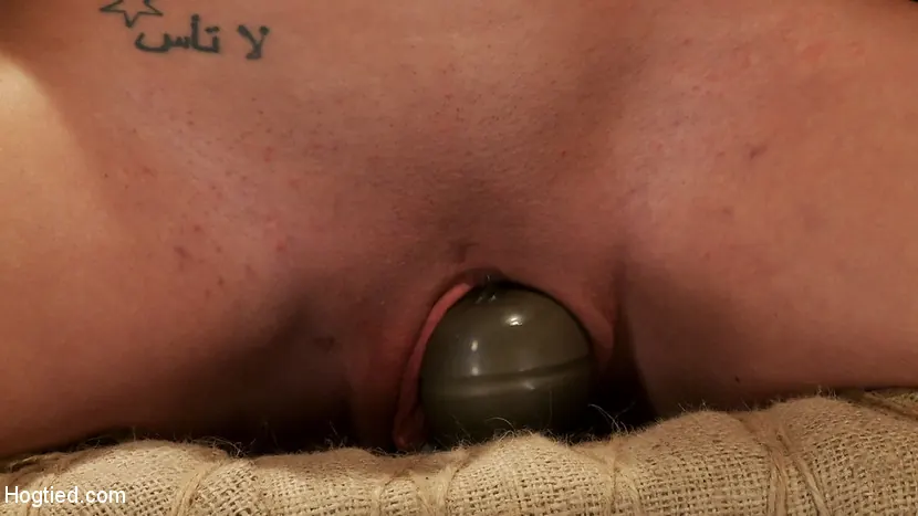 Kink '彼女の最初のハードコアボンデージシュートで21歳のビッグtitted一度無力な私たちはそれらのおっぱいを乱用します。' 主演 Chloe Reece Ryder (写真 12)