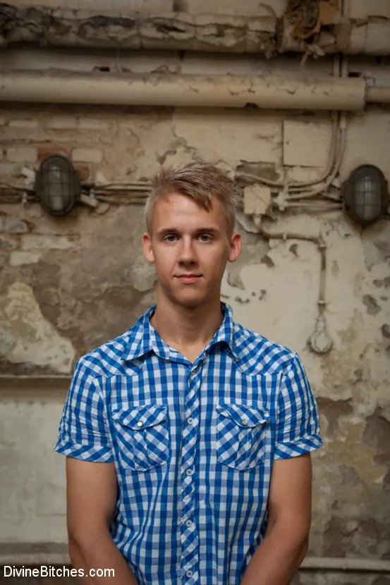 Kink 'Whips, Fucks and Teases Fresh Euro Meat' protagonizando Maitresse Madeline (foto 1)