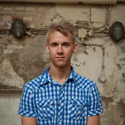 Maitresse Madeline en 'Kink' Whips, Fucks and Teases Fresh Euro Meat (Miniatura 1)