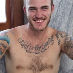 Gia DiMarco en 'Kink' Adoración en el baño de los chicos (Miniatura 8)