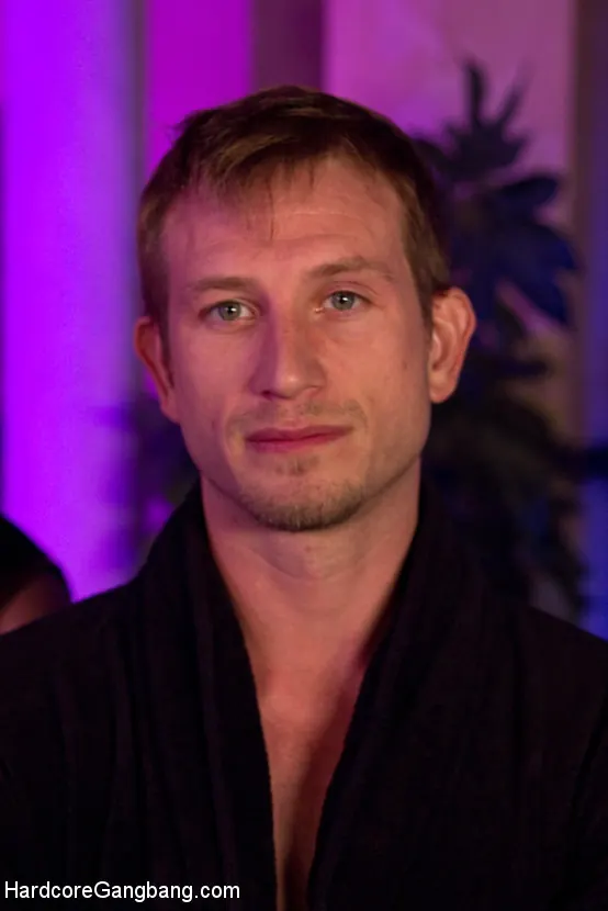 Kink 'El sacrificio sexual de Christie Stevens' protagonizando Christie Stevens (foto 4)