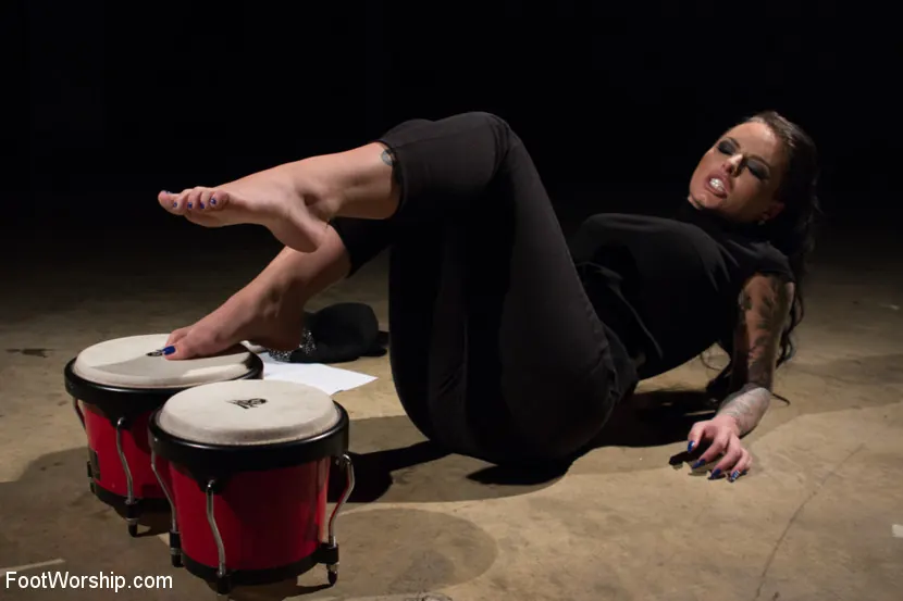 Christy Mack en '¡Los PIES son SAGRADOS!: Patas geniales y locas' from 'Kink' (foto 11) Kink '¡Los PIES son SAGRADOS!: Patas geniales y locas' protagonizando Christy Mack (foto 11)