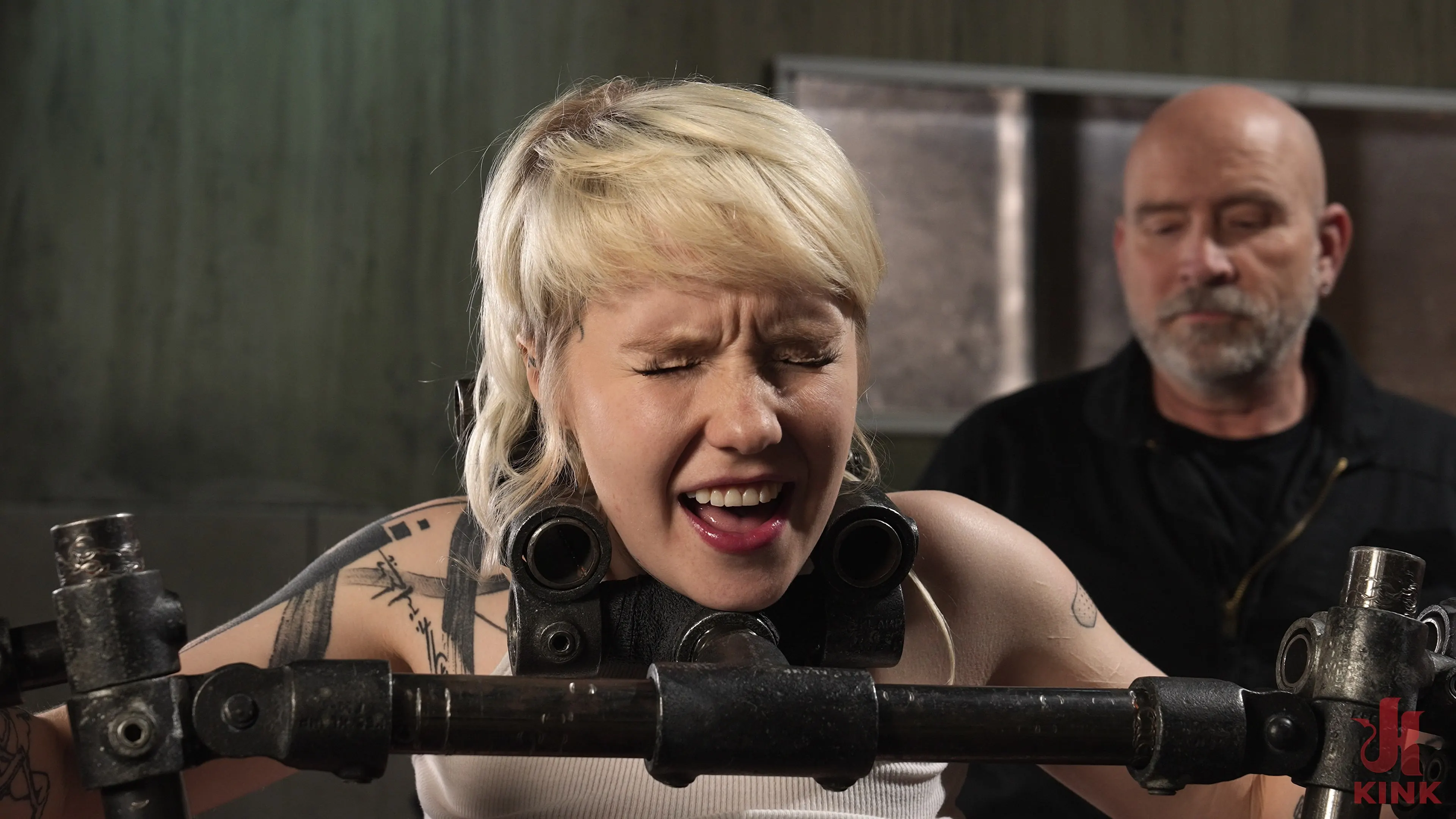 Chuck Faerie に 'ドキドキと音が鳴り響いた' from 'Kink' (写真 3) Kink 'ドキドキと音が鳴り響いた' 主演 Chuck Faerie (写真 3)