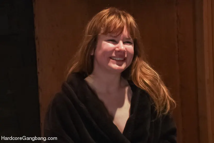 Kink 'Pelirroja de gran trasero fantasea con estar atada, indefensa y llena' protagonizando Claire Robbins (foto 6)