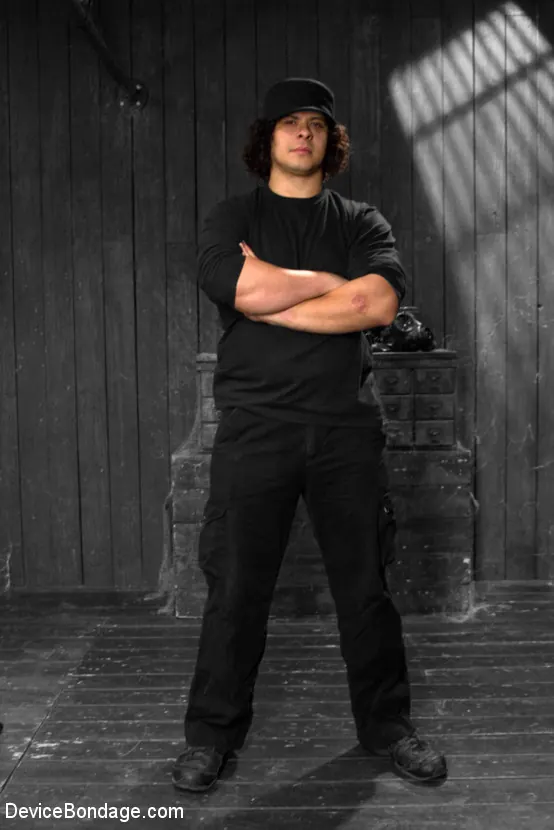 Kink 'Conflicto - Claire Robbins' protagonizando Claire Robbins (foto 15)