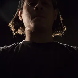 Claire Robbins en Pelirroja caliente es atormentada y follada por el culo (foto 11) Claire Robbins en 'Kink' Pelirroja caliente es atormentada y follada por el culo (Miniatura 11)