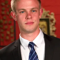 Cliff Adams に カレンダーガール:トランプルと潮吹き (写真 1) Cliff Adams に 'Kink' カレンダーガール:トランプルと潮吹き (サムネイル 1)