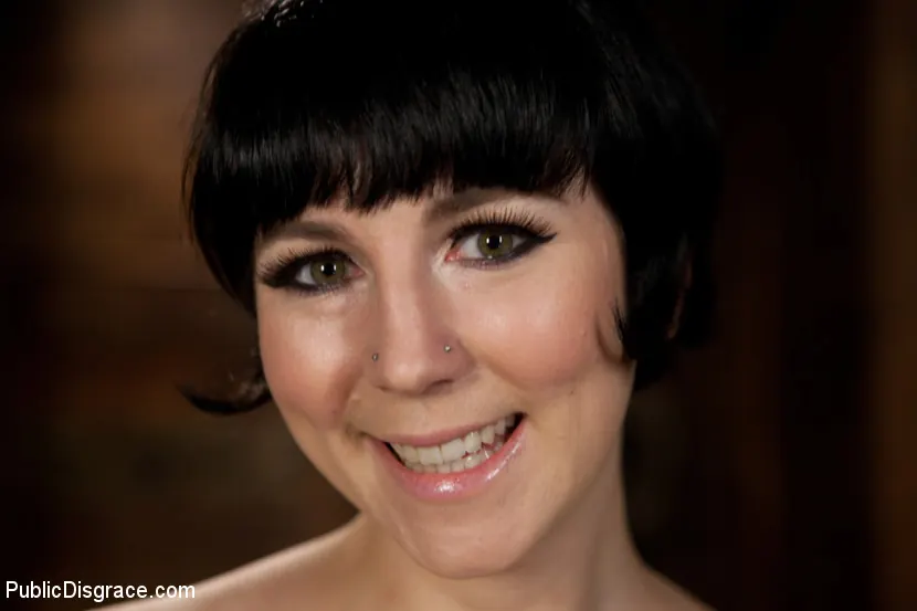 Coral Aorta に 'Emo Babeがジェームス・ディーンによってパブリックに犯された' from 'Kink' (写真 2) Kink 'Emo Babeがジェームス・ディーンによってパブリックに犯された' 主演 Coral Aorta (写真 2)