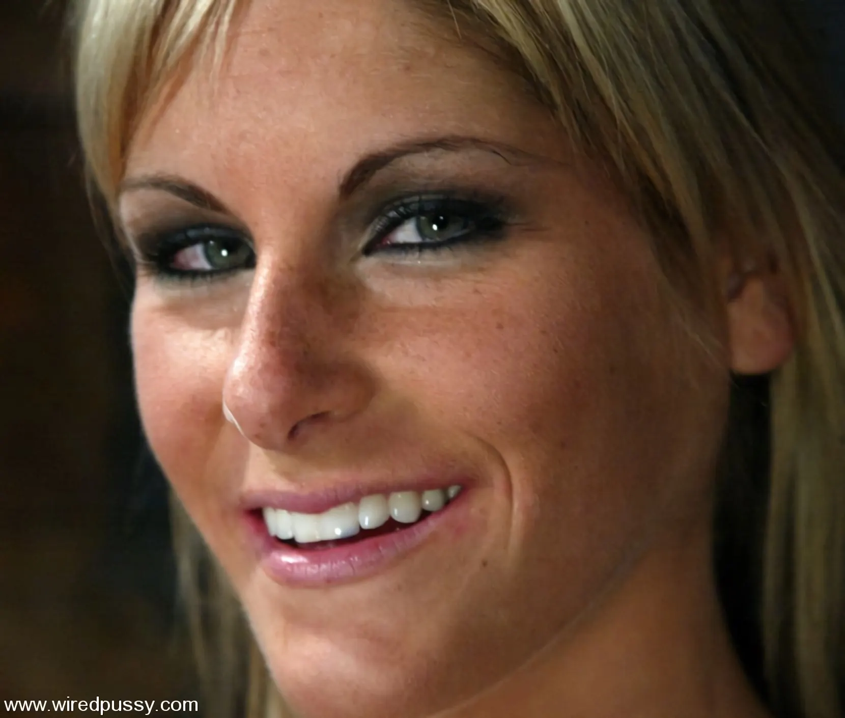 Kink 'and Princess Donna Dolore' starring Courtney Simpson (Photo 15)