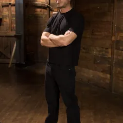 Courtney Taylor en 'Kink' ¡Arte follable! Rubia tetona follada en una galería llena de gente (Miniatura 1)