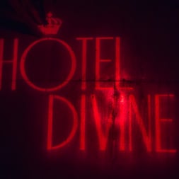 Cherie Deville に 'Kink' Hotel Divineへようこそ。 (サムネイル 24)