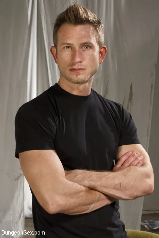 Dahlia Sky に '放棄され、単独で' from 'Kink' (写真 1) Kink '放棄され、単独で' 主演 Dahlia Sky (写真 1)