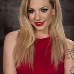 Dahlia Sky に 'Kink' Submits to Punishing Bondage and Torment (サムネイル 2)