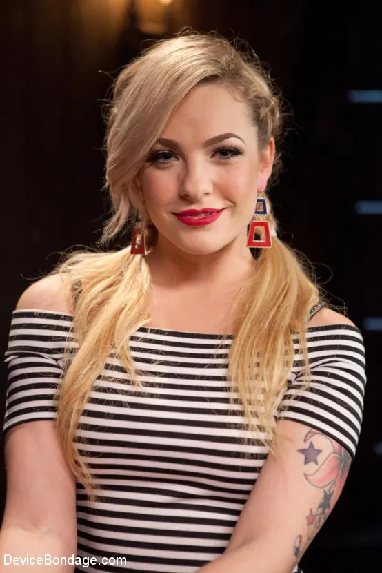 Kink 'Una puta rubia sexy es brutalizada en una esclavitud agotadora' protagonizando Dahlia Sky (foto 15)