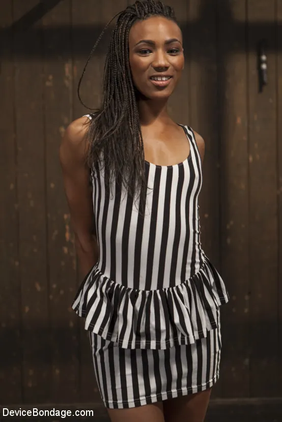 Kink '2潮吹きの痛み' 主演 Daisy Ducati (写真 2)