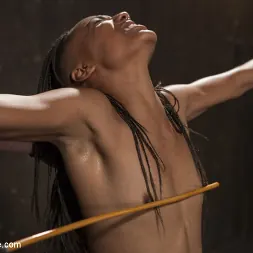 Daisy Ducati に 'Kink' 2潮吹きの痛み (サムネイル 4)